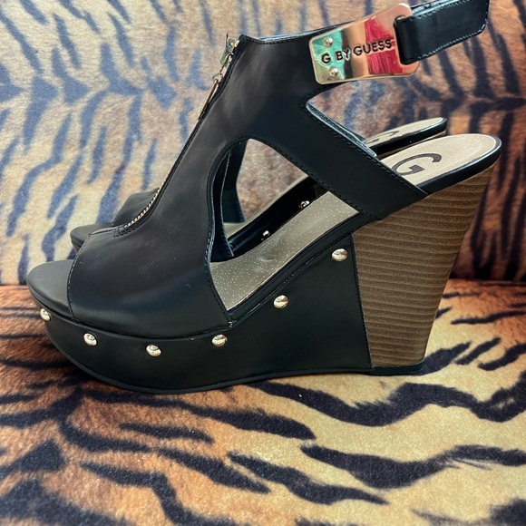 G by Guess Black/Gold Wedges size 10 New w Box - Picture 2 of 7